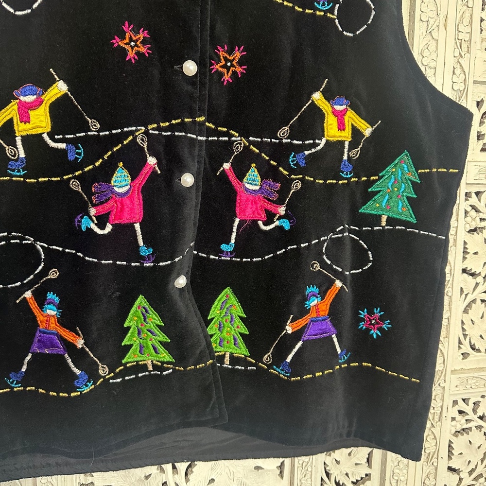 Vintage Lifestyle Black Velour Winter Themed Iceskating Button Up Collared Vest - Picture 3 of 7